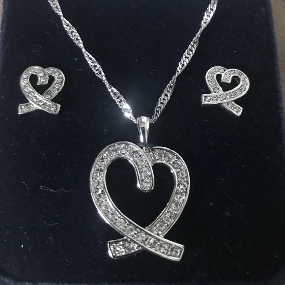 Montana Silversmiths Heart Necklace & Earring Set - Picture 2 of 4